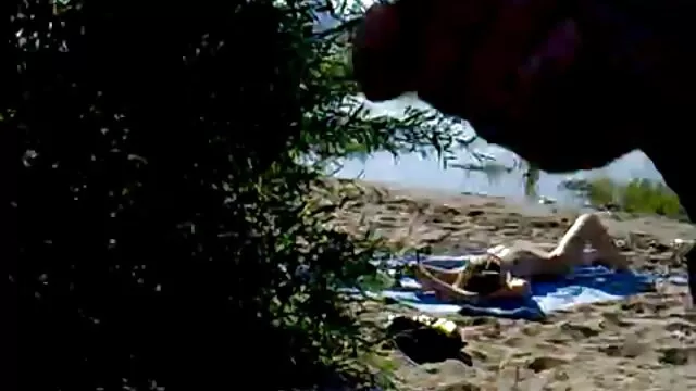 Dumpy วีดีโอ เลีย หี ผมบลอนด์ Krystal Neals ไม่ยอมใครง่ายๆ masturbates near pool