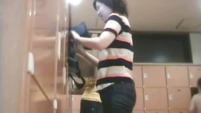 สองสาวผมดำสกปรกสุดฮอตแบ่งปันไส้กรอกชิ้นใหญ่ชิ้นหนึ่ง ดู วีดีโอ น้อง แน ท