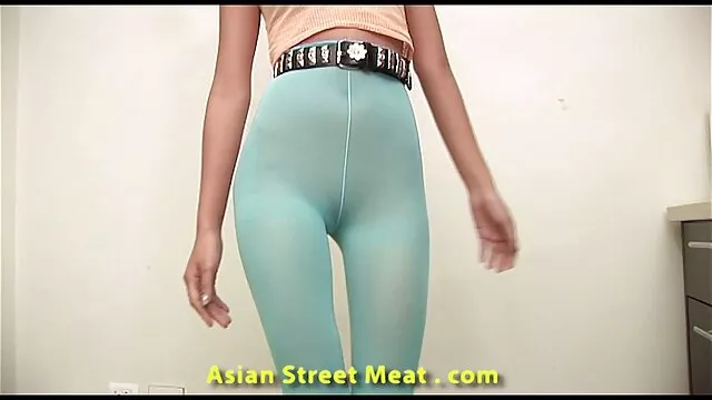 Busty raven haired ดนตรี ครู ใน lasses พัด หนา ไก่ ของ เธอ วีดีโอ เย ด กัน เพื่อนร่วมงาน