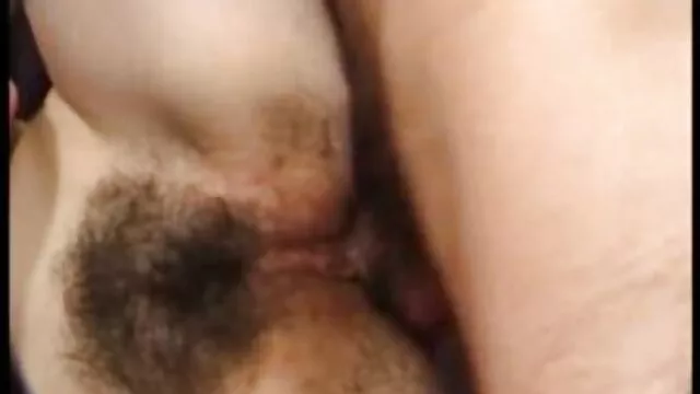 กระสุนผมสีบลอนด์ busty วีดีโอ xx ฟรี มีเซ็กส์ร้อนกับแกนของเธอในอ่างอาบน้ำ