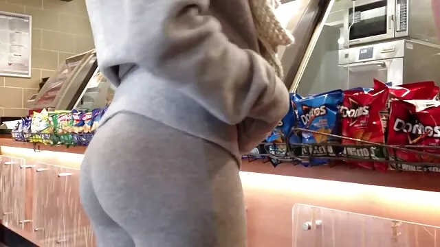 Lady Larissa fucks ดู วีดีโอ โป็ two ยอมแพ้ dudes