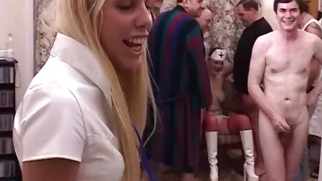 สีบลอนด์โสเภณีสกปรก Tegan Riley fingerfucks twat อ้วนของเธอก่อน BJ . ร้อน วีดีโอ หนัง โป์